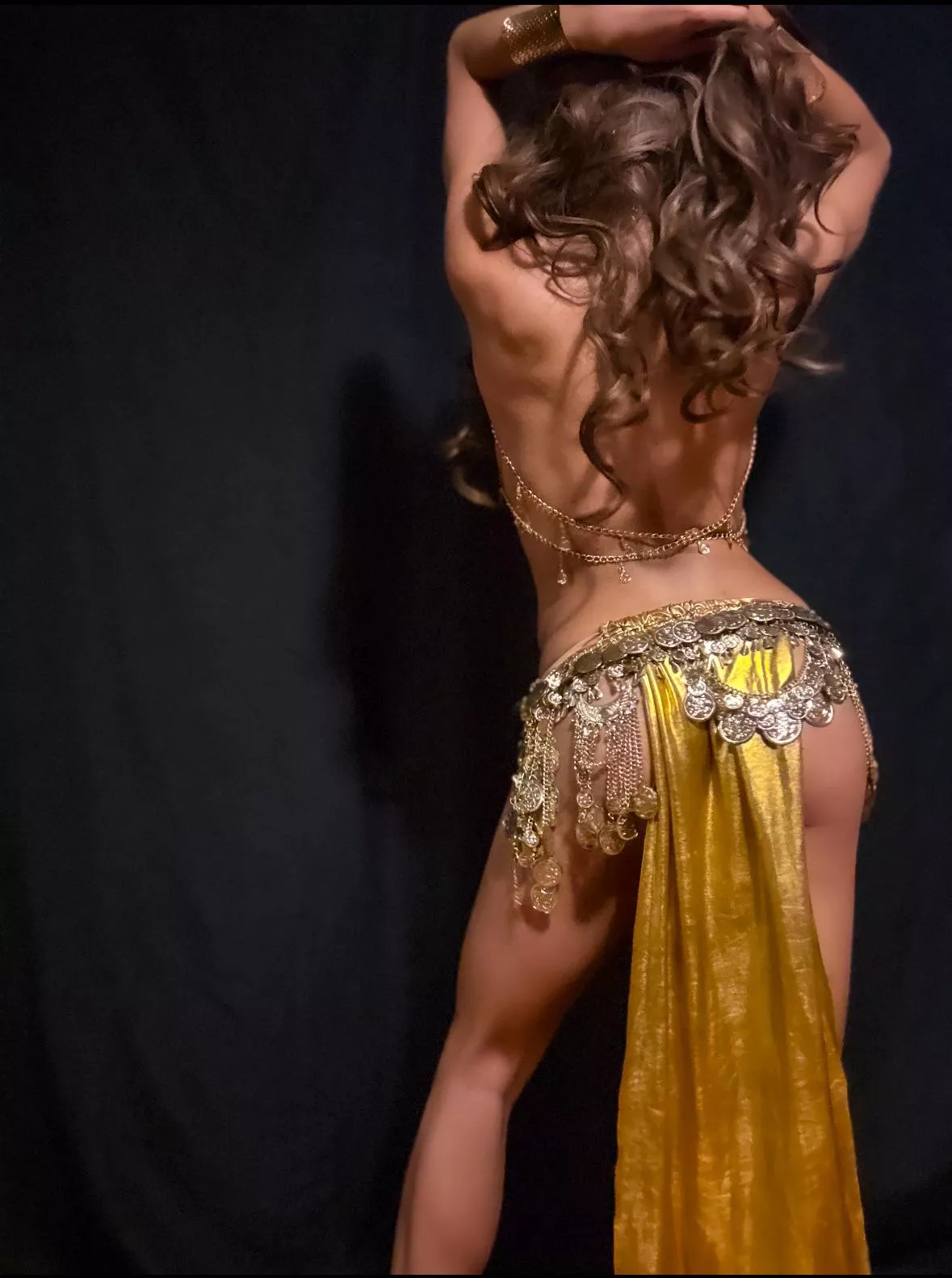 The sound of the coins just makes me wanna shake my hair and body 