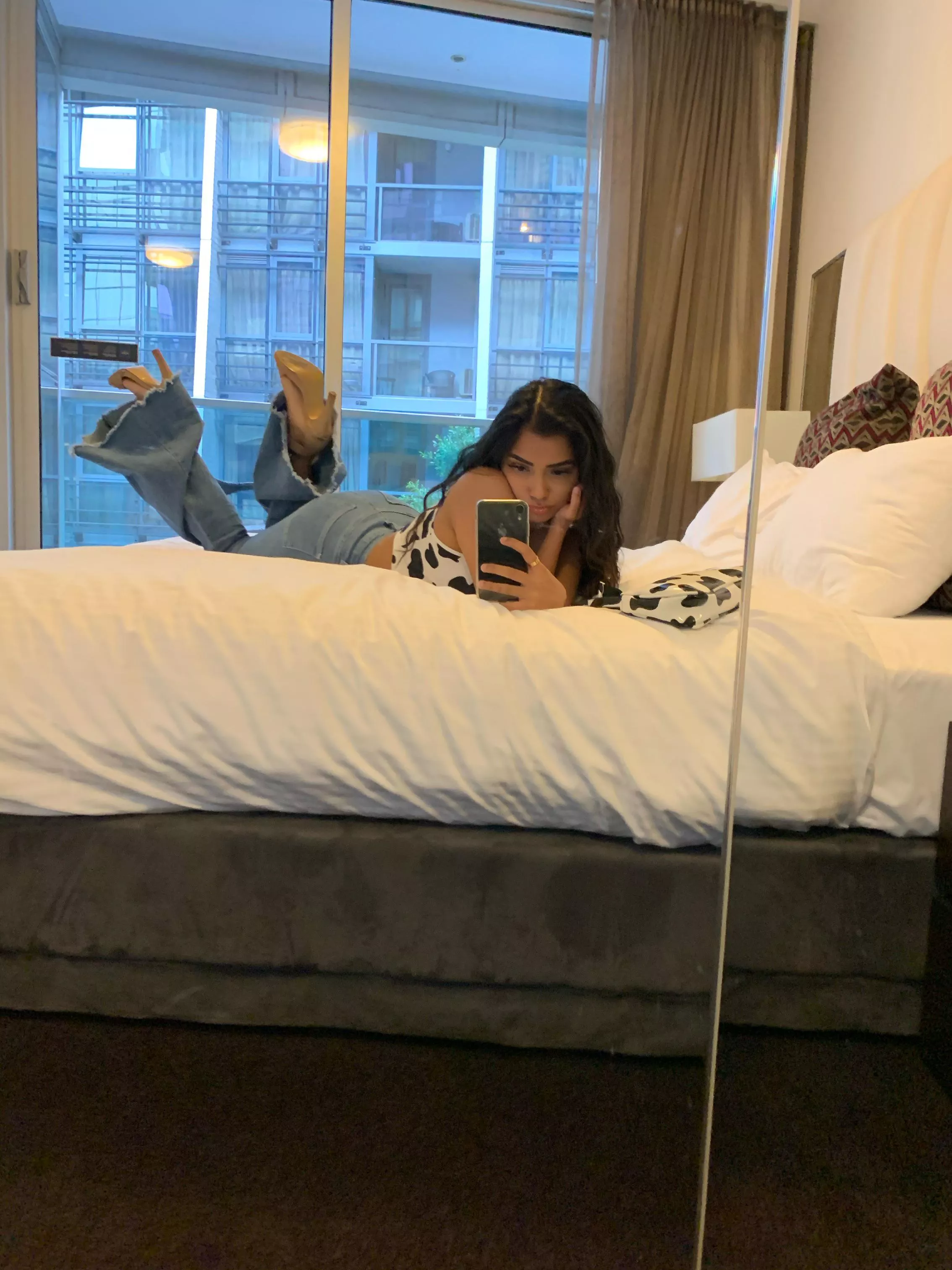 the way y’all would line up for the chance to lick my dirty heels 👀