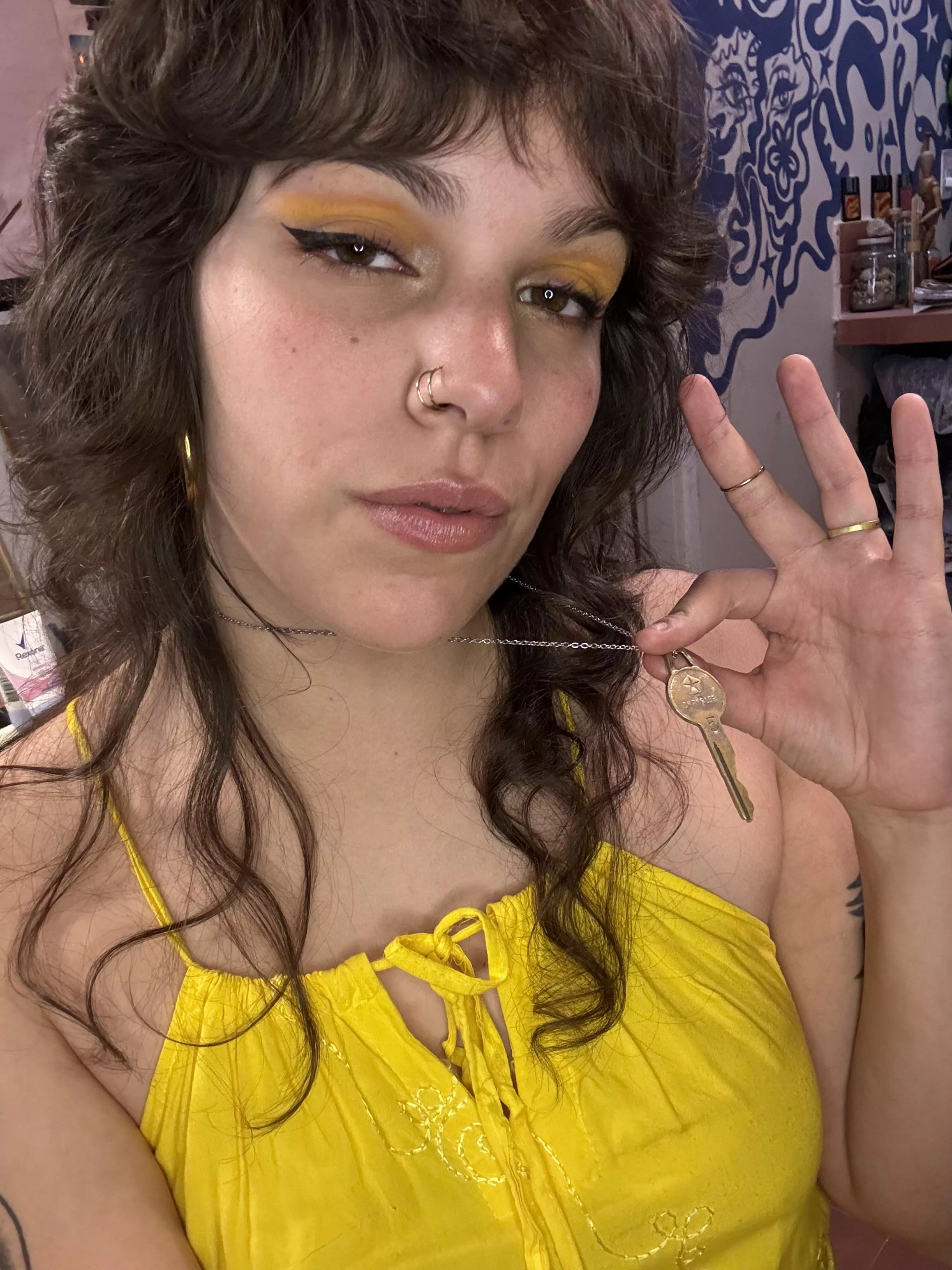 This is the way you have to spoil a goddess: submitting and paying