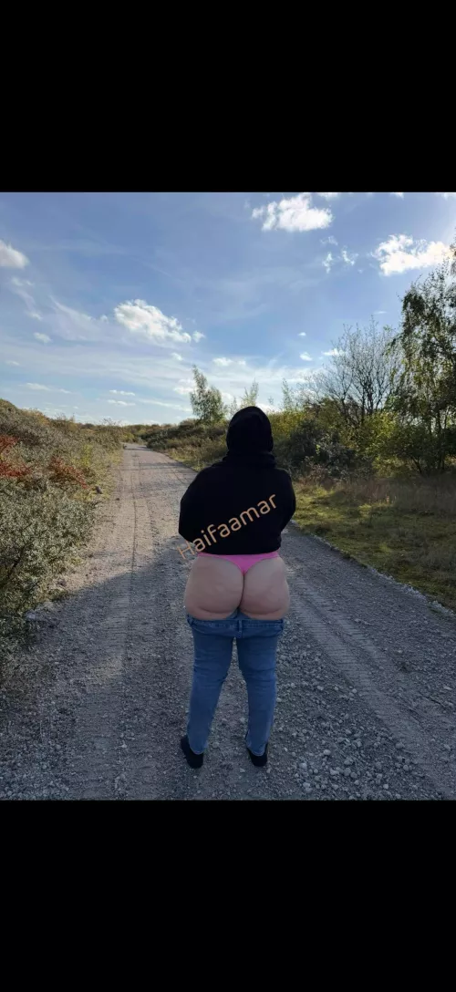 This teen ass loves fresh air