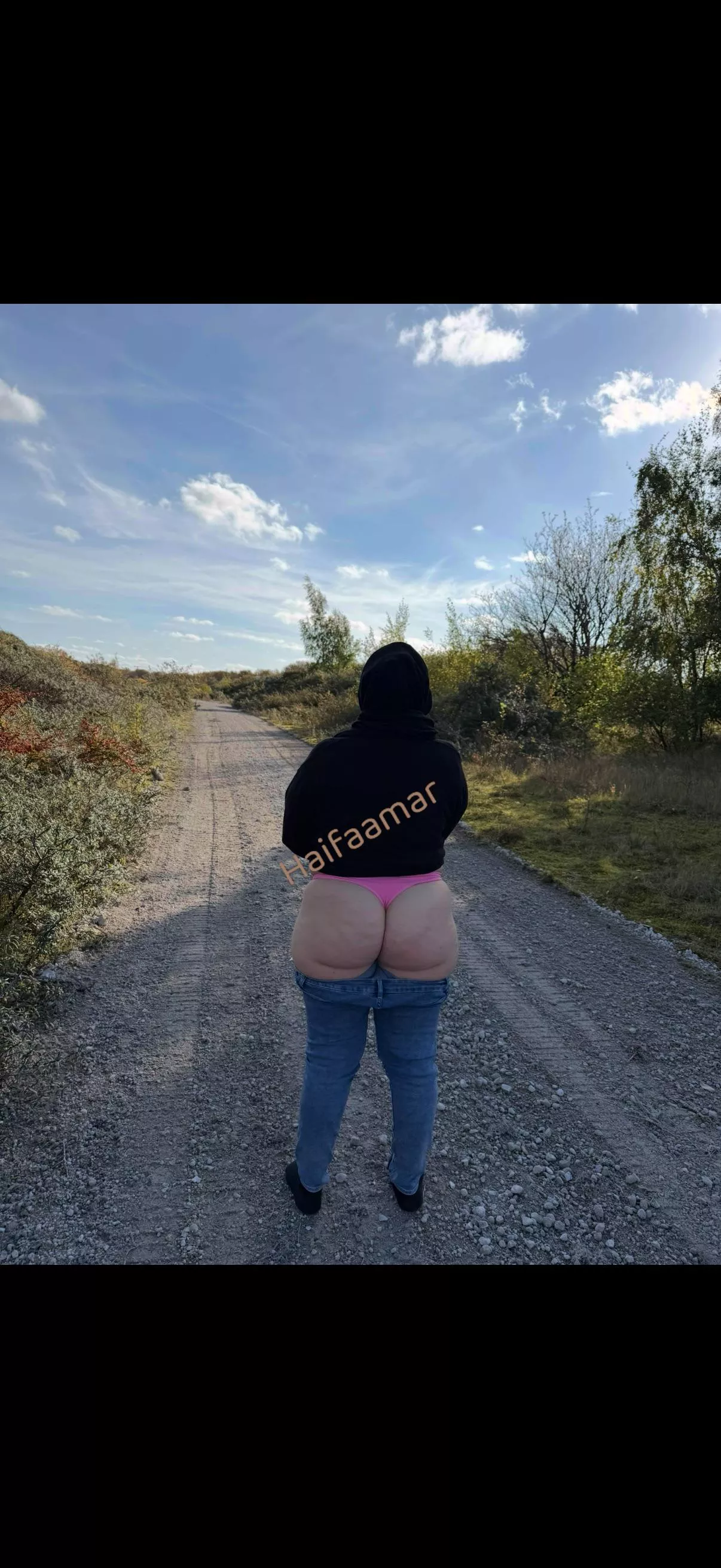 This teen ass loves fresh air