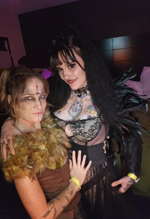 Two alt sluts loving spooky season