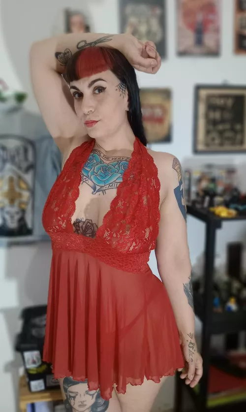 Wearing red tonight bb for you 👋🏻💗