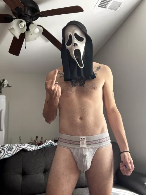 What’s your favorite scary movie? 👻