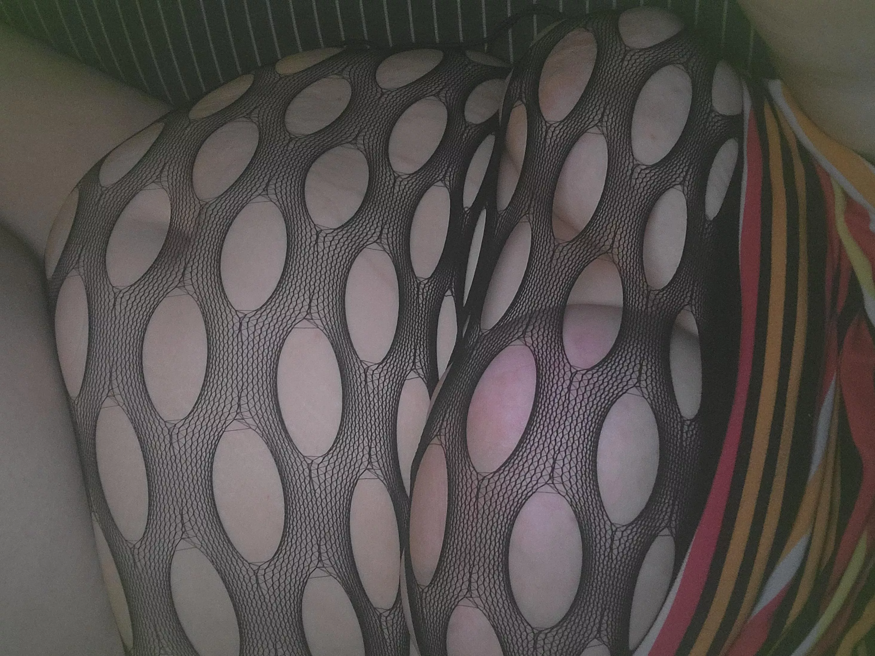 Who doesn't love a good body mesh? Especially on such a gorgeous body 💋