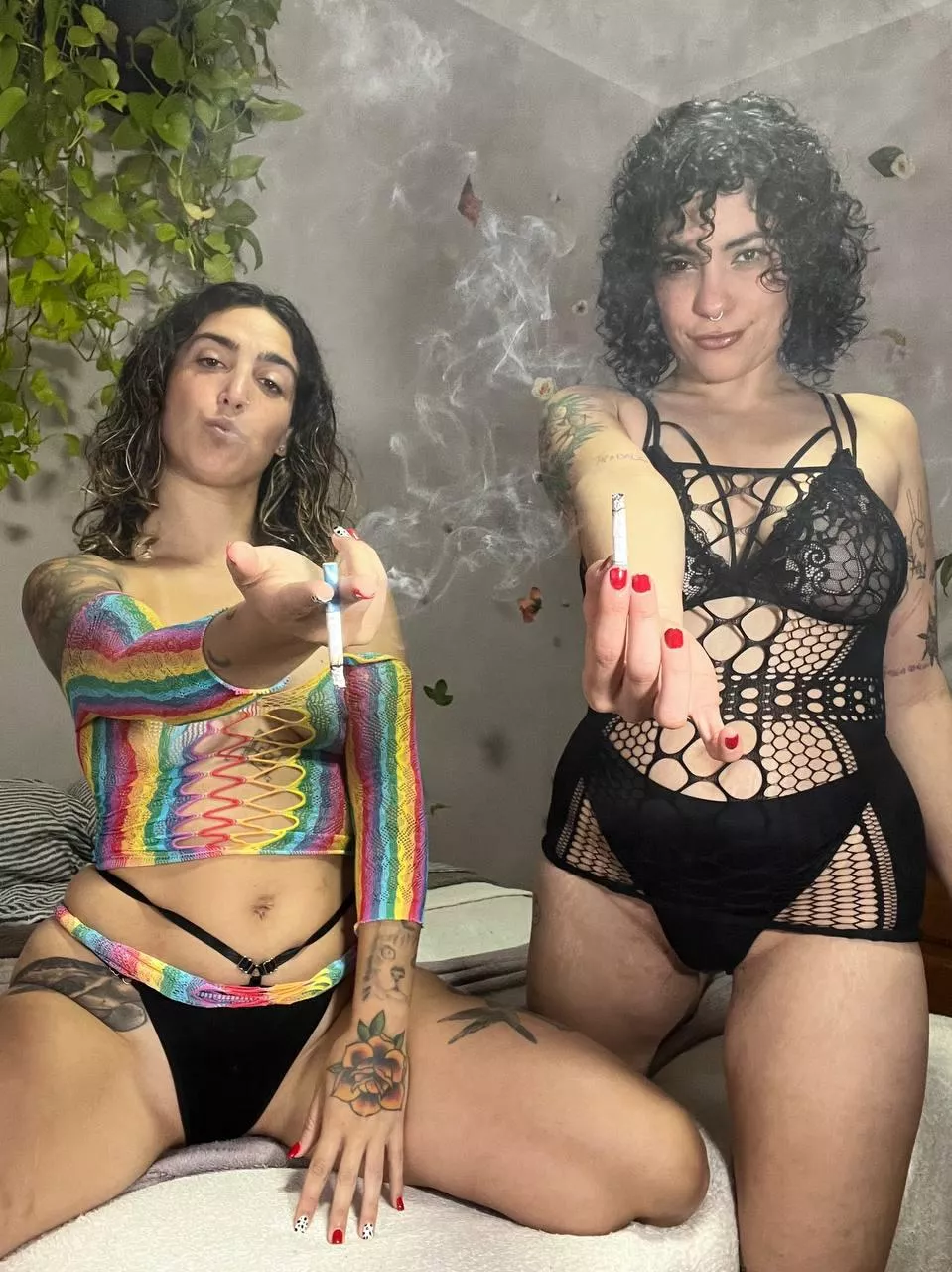 Who is better than one sexy girl smoking ? Two of them ! 