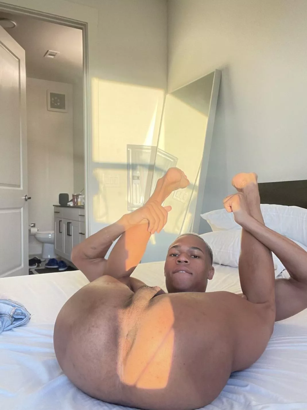 would love a chub or daddy to flood my holes 😩