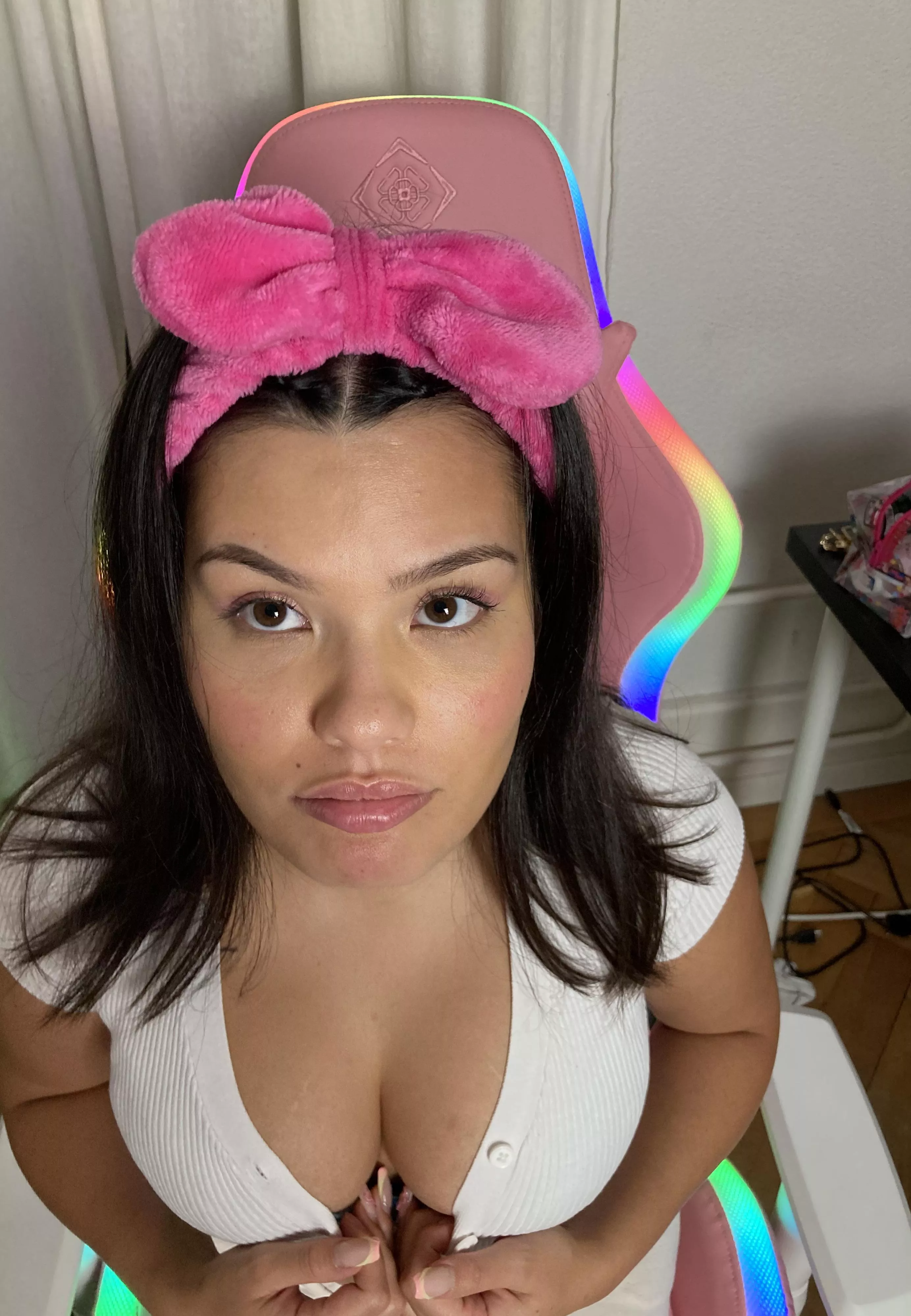 Would u marry a 19 yo girl?🙈🎀