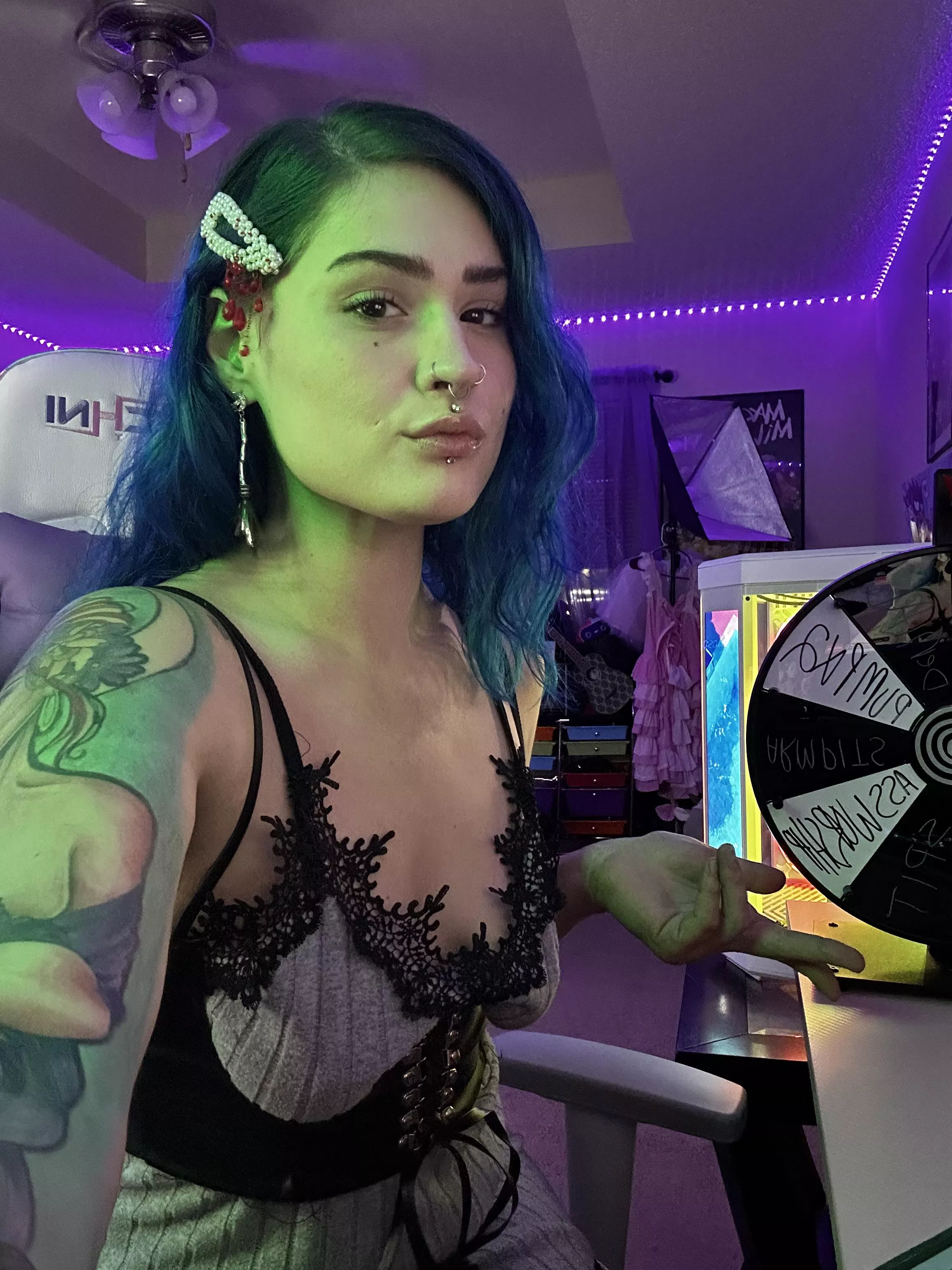 You’ll be such a good slut for daddy won’t you goon. You’re going to give it all. 