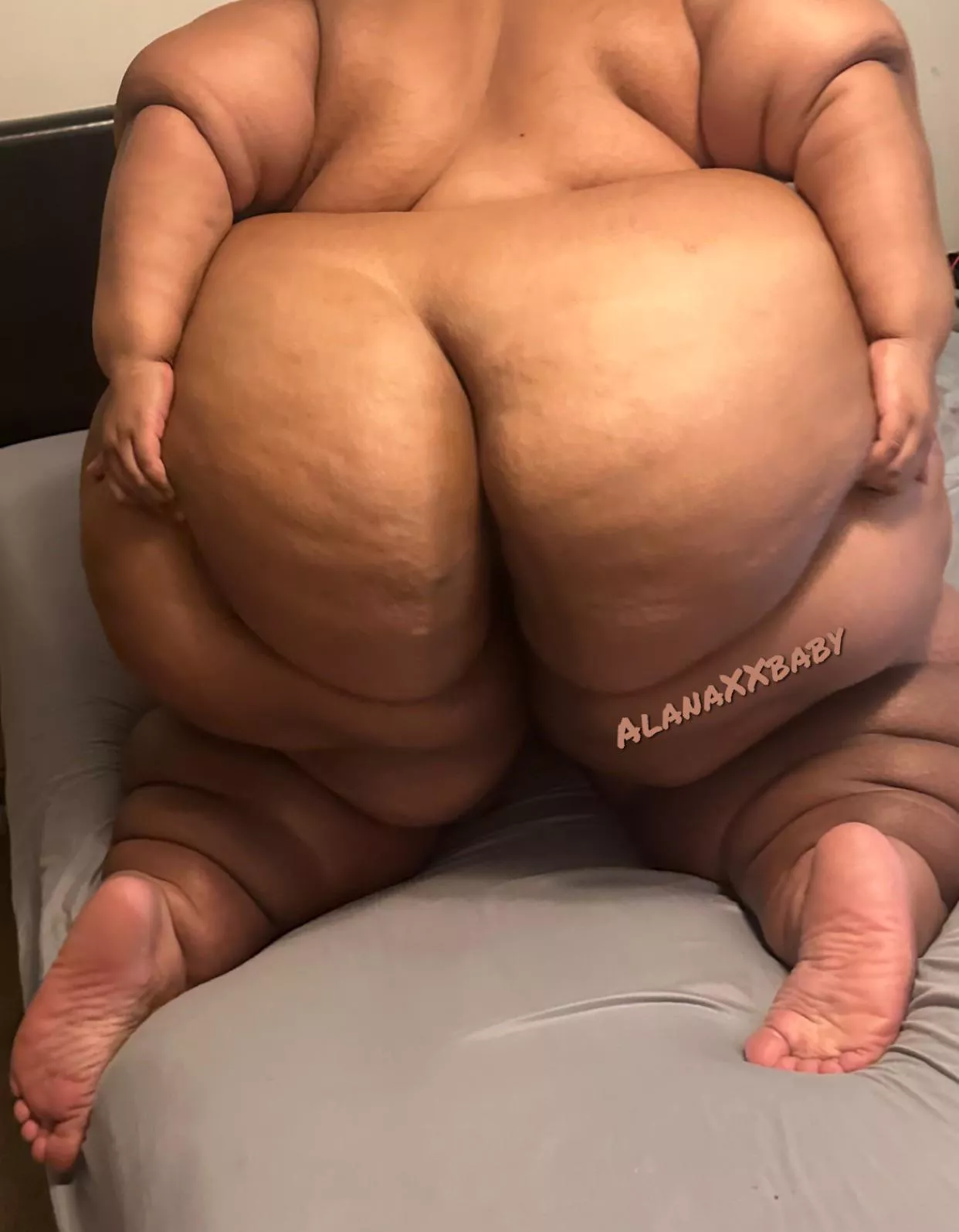 Your face… under me… NOW 😈