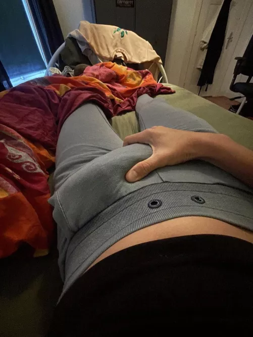 18 - Any country boys around my age wanna come play?