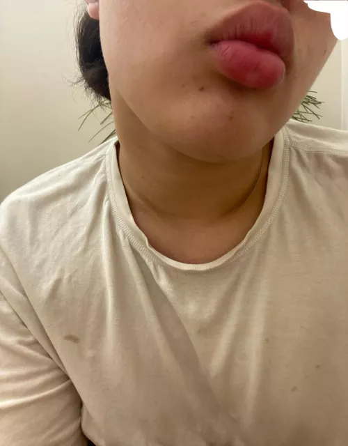 18 [M4M] Newark-can host here, looking to give some guys(gay or straight) a bj, dm with pics, open to all