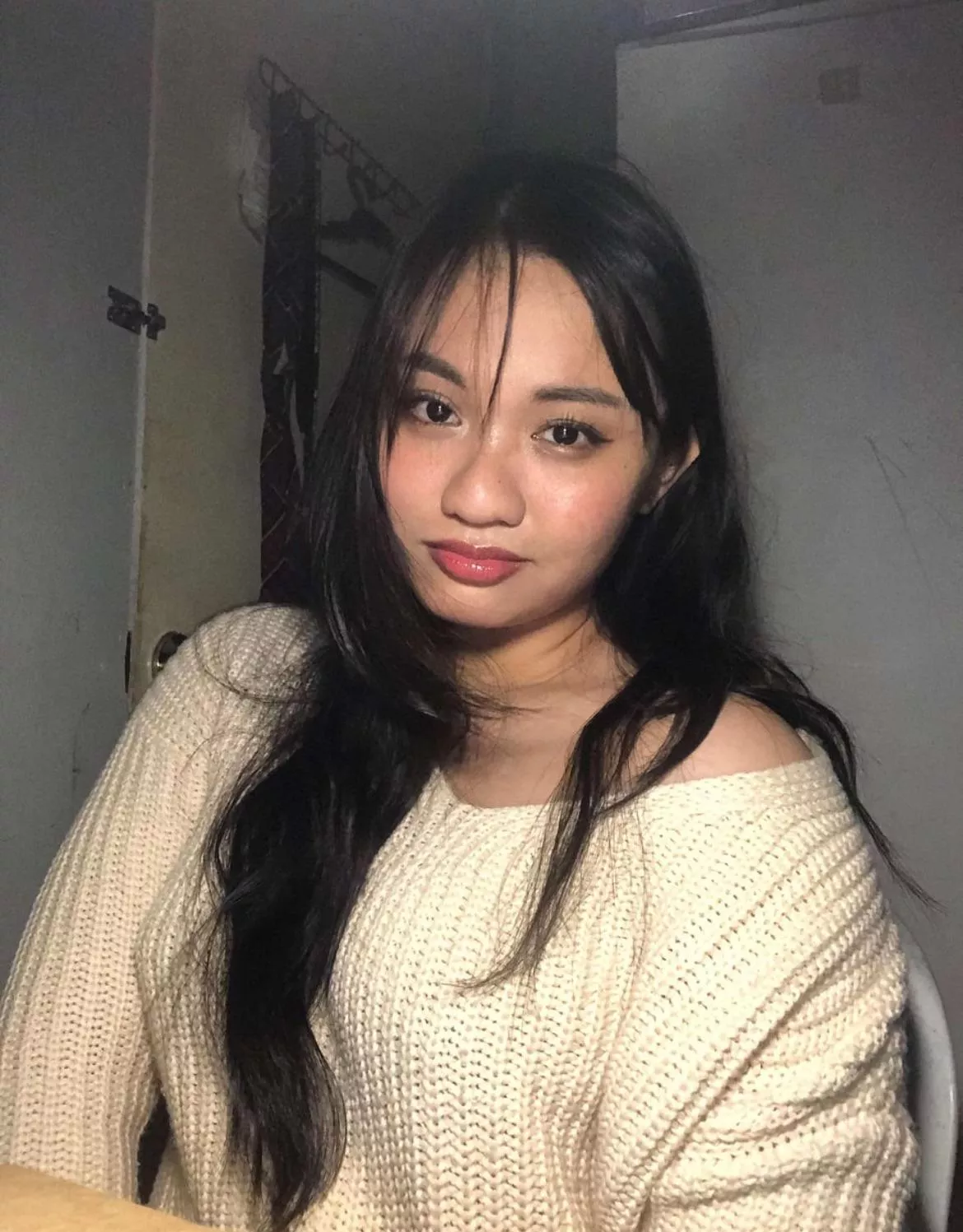 18f looking for older / married men (or women)