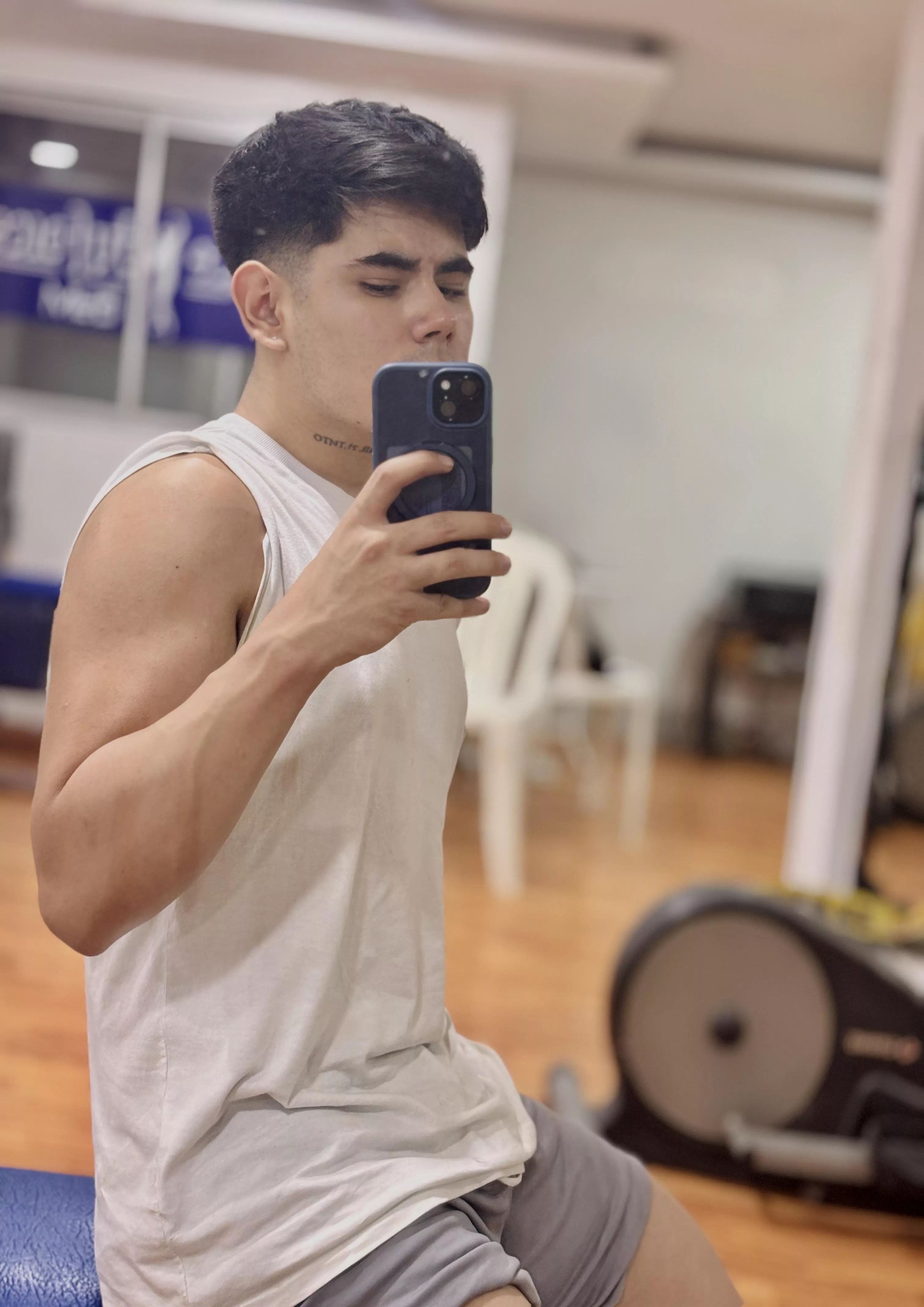 [20] Custom content. VC, videos, pics and more( no have limits) 