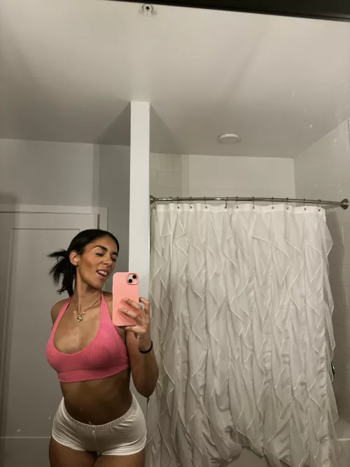 20 [F4M] just got dumped recently and need a fun rebound, must be funny and chill