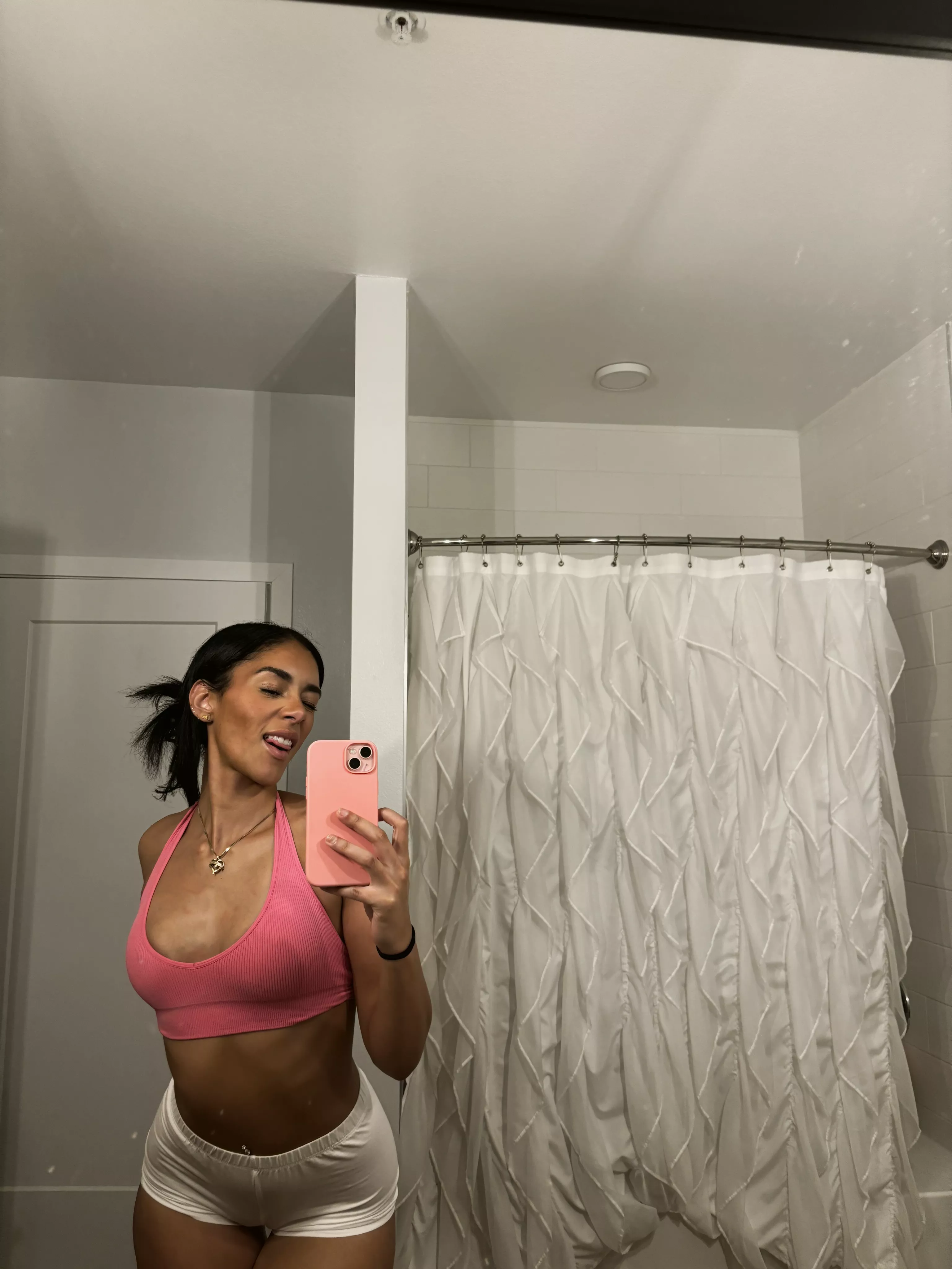 20 [F4M] just got dumped recently and need a fun rebound, must be funny and chill