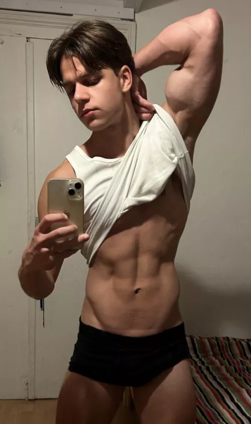 (20)Wanna sniff my musky pit?