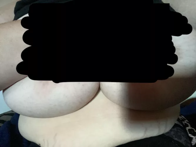 21 f mom here. Just a tease😳