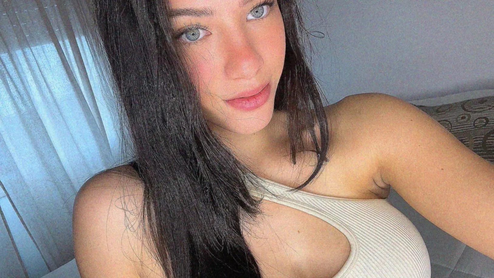 21F, I'm just here to spread positive energy! want to have a good conversation?... lets get in touch!.