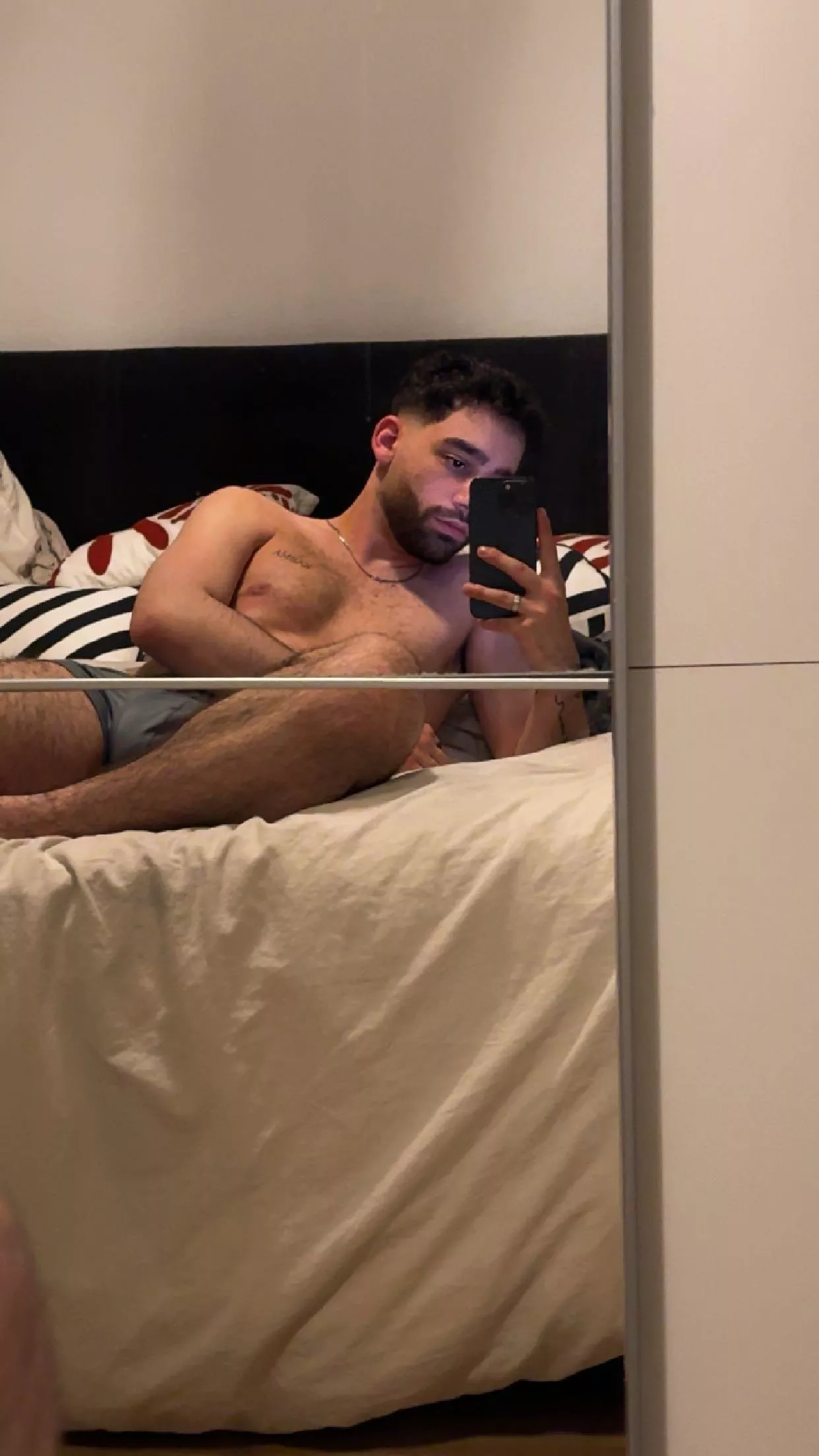 22 Germany, into masc and fit @maliktufan and send asl & face 