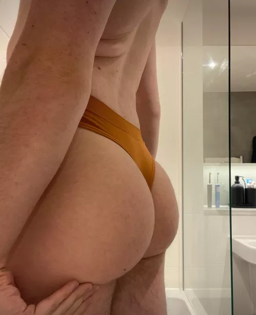 23 Need someone to buy me a dildo whilst I’m home alone all weekend 😳😳