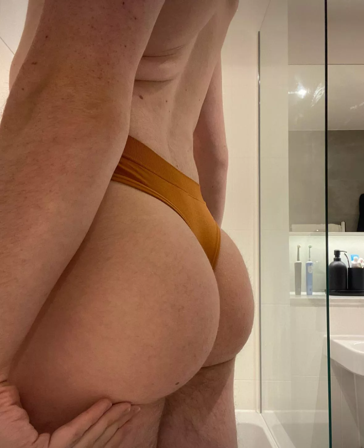 23 Need someone to buy me a dildo whilst I’m home alone all weekend 😳😳