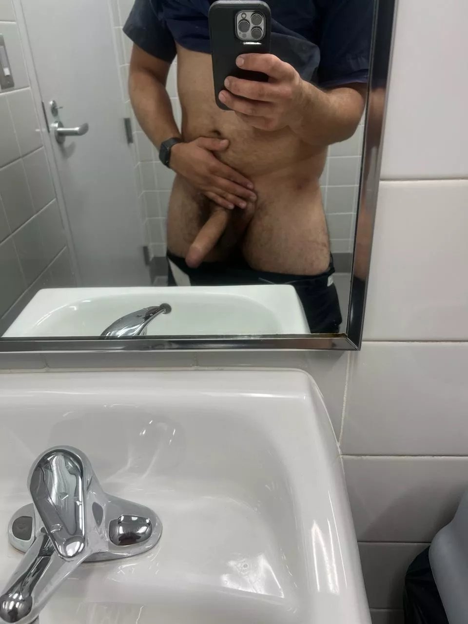 24 year old Hispanic looking for a blowie tonight 