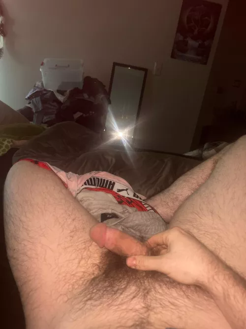 26 m horny. HMU looking for friends with benefits. 