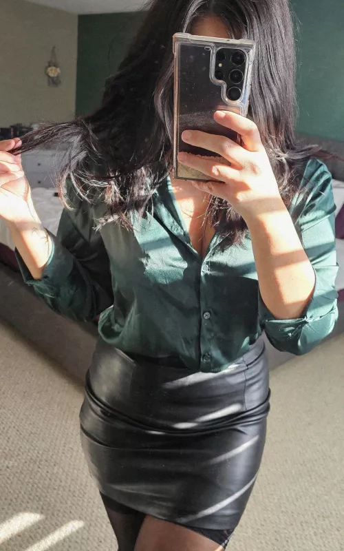  28F I'm a teacher, so I'm good at explaining things... but I'm even better at showing them🔥😉 