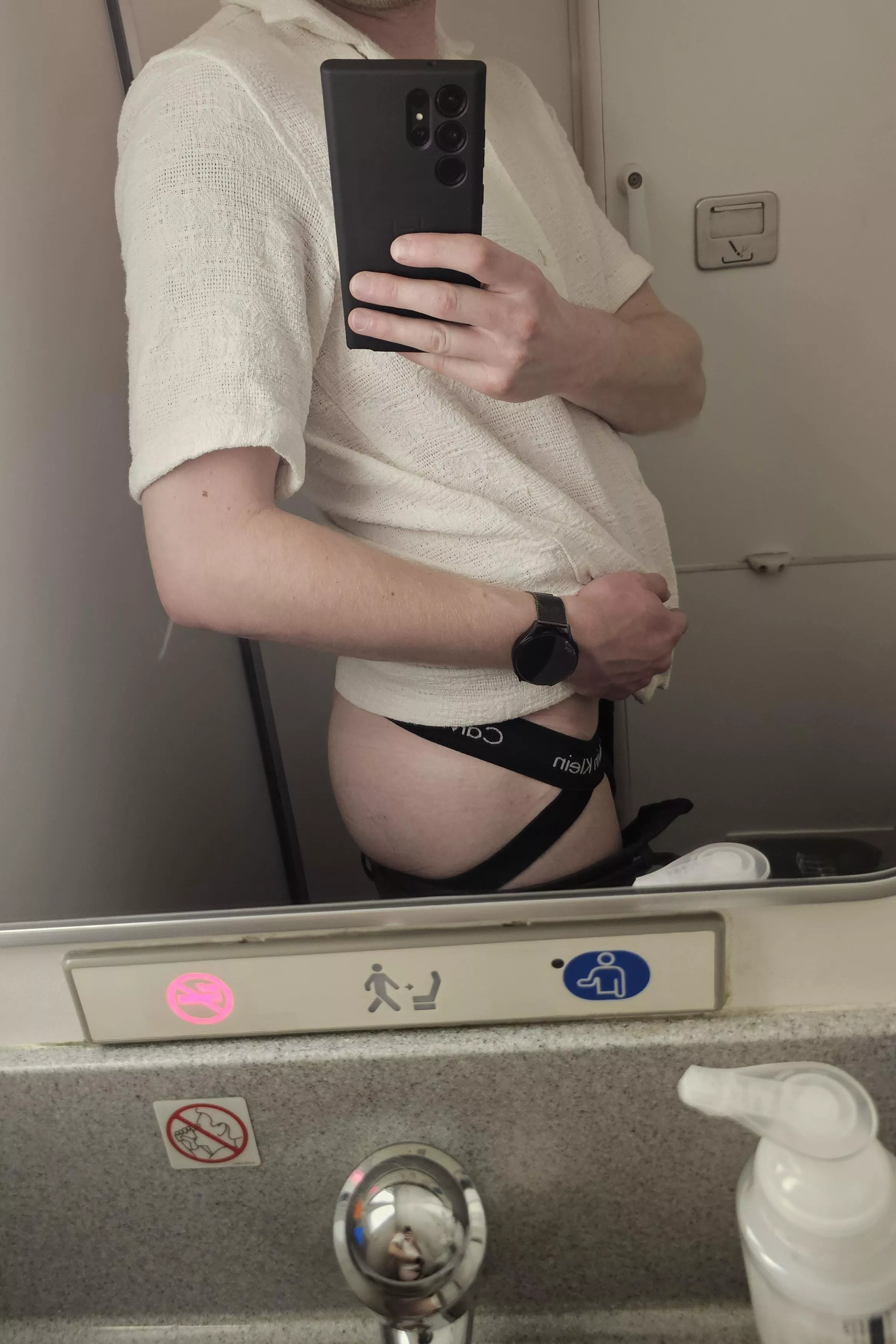 29 [M4F] [M4M] Looking for a massive dick, or someone who's into pegging