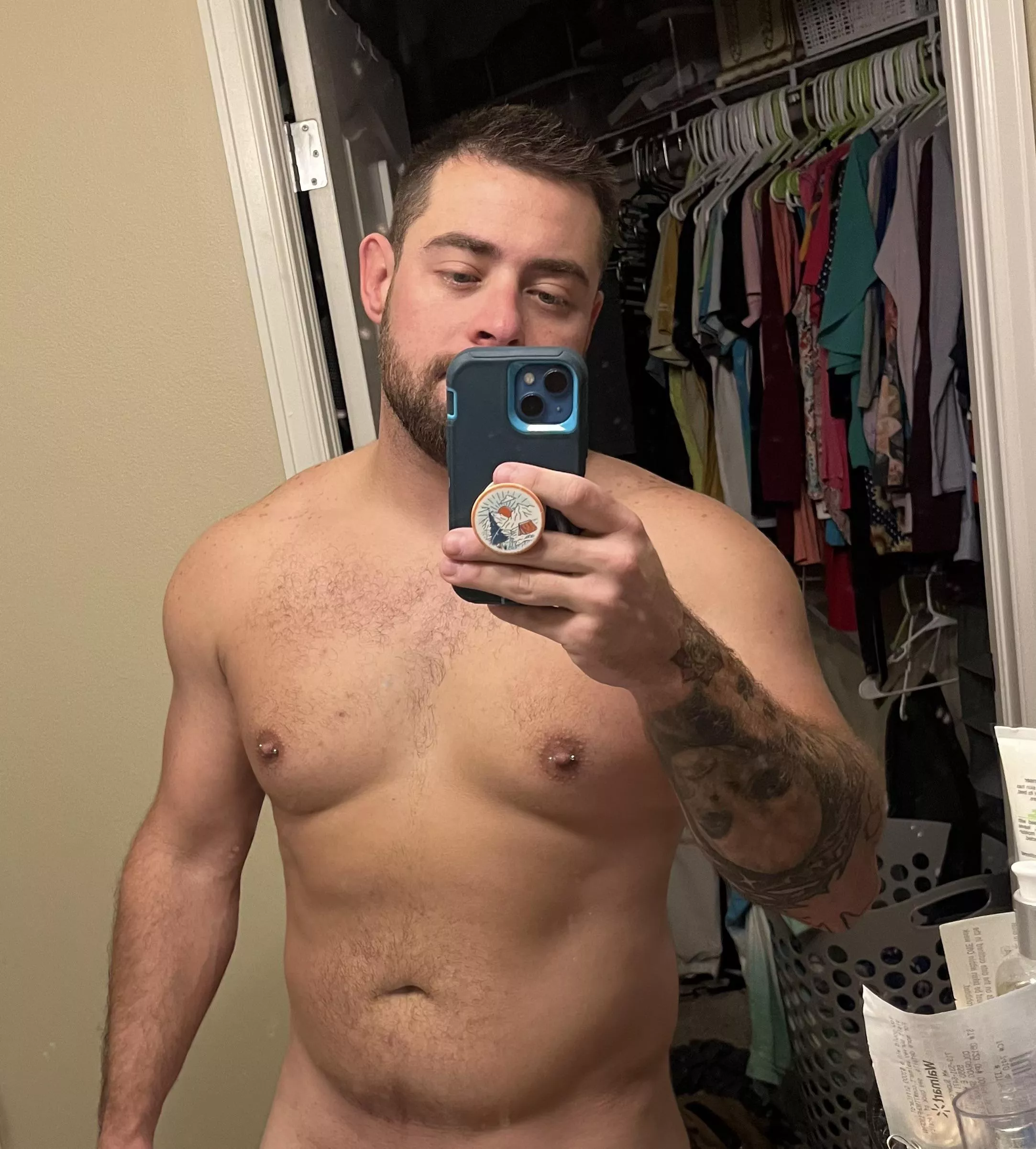 (32) [M4F] - any women want to hang out today?