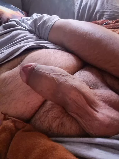 32 M4F who wants to take care of my morning wood 