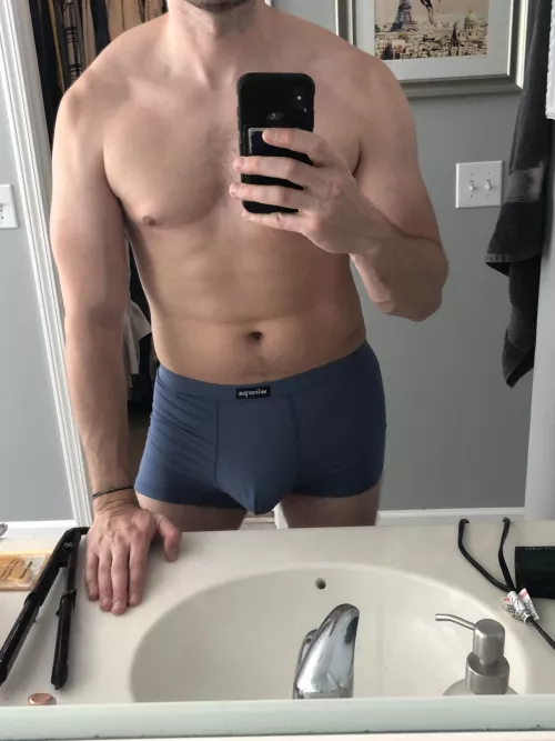 [33] I usually wear black, but I’ve gotten some new colors. Do you like them?