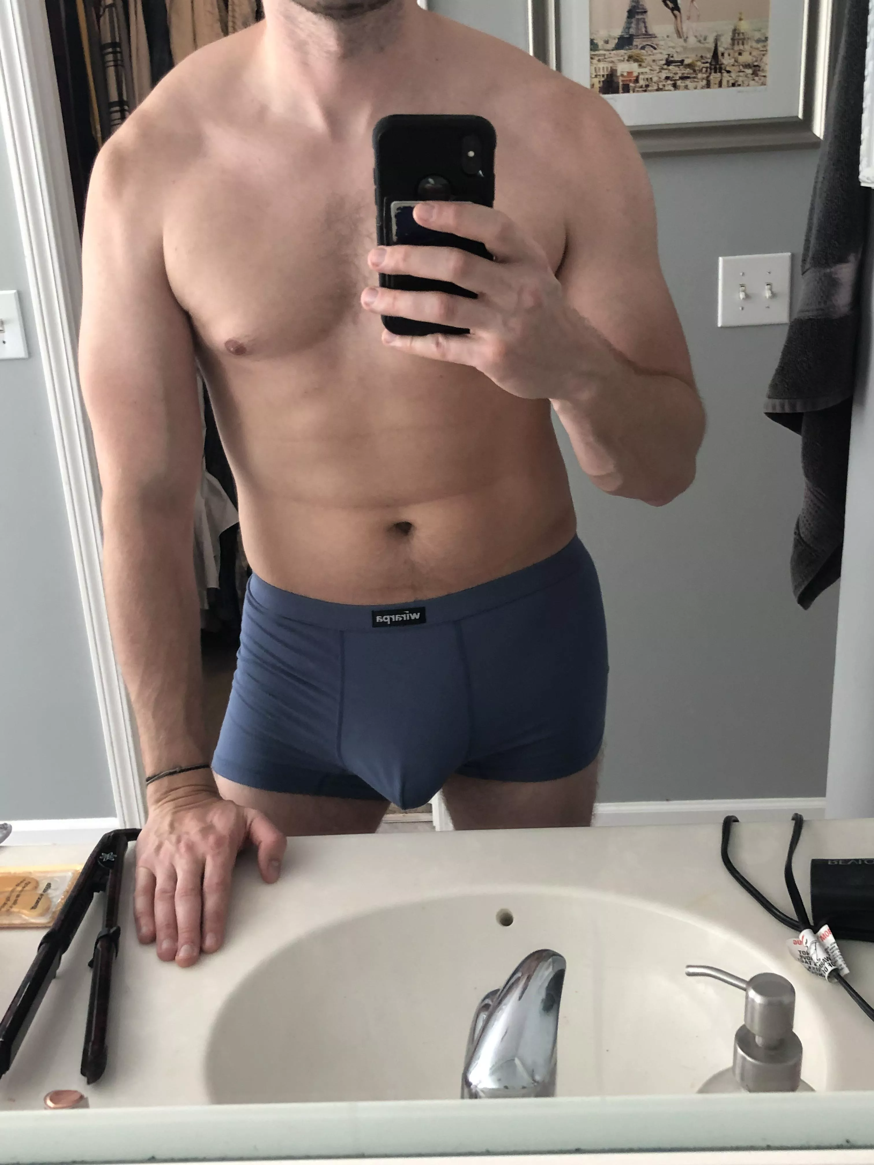 [33] I usually wear black, but I’ve gotten some new colors. Do you like them?