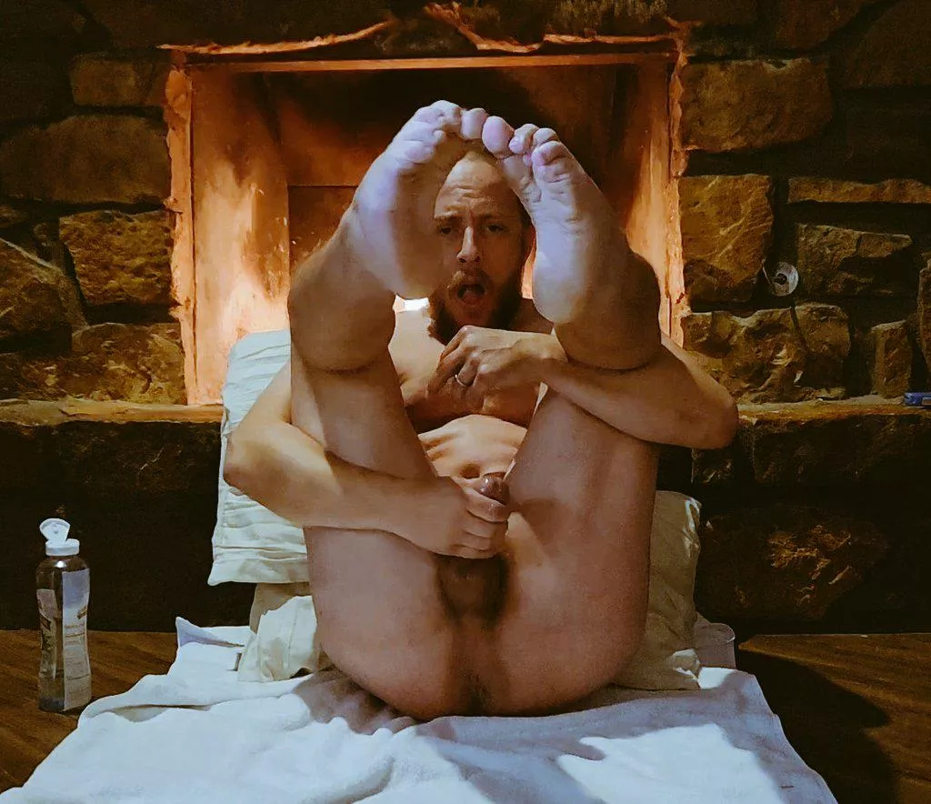 And again...I can't help it that I want you to watch me bate with my soles up. 