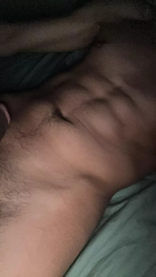 Anyone who sends me a feetpic will get a reward😘