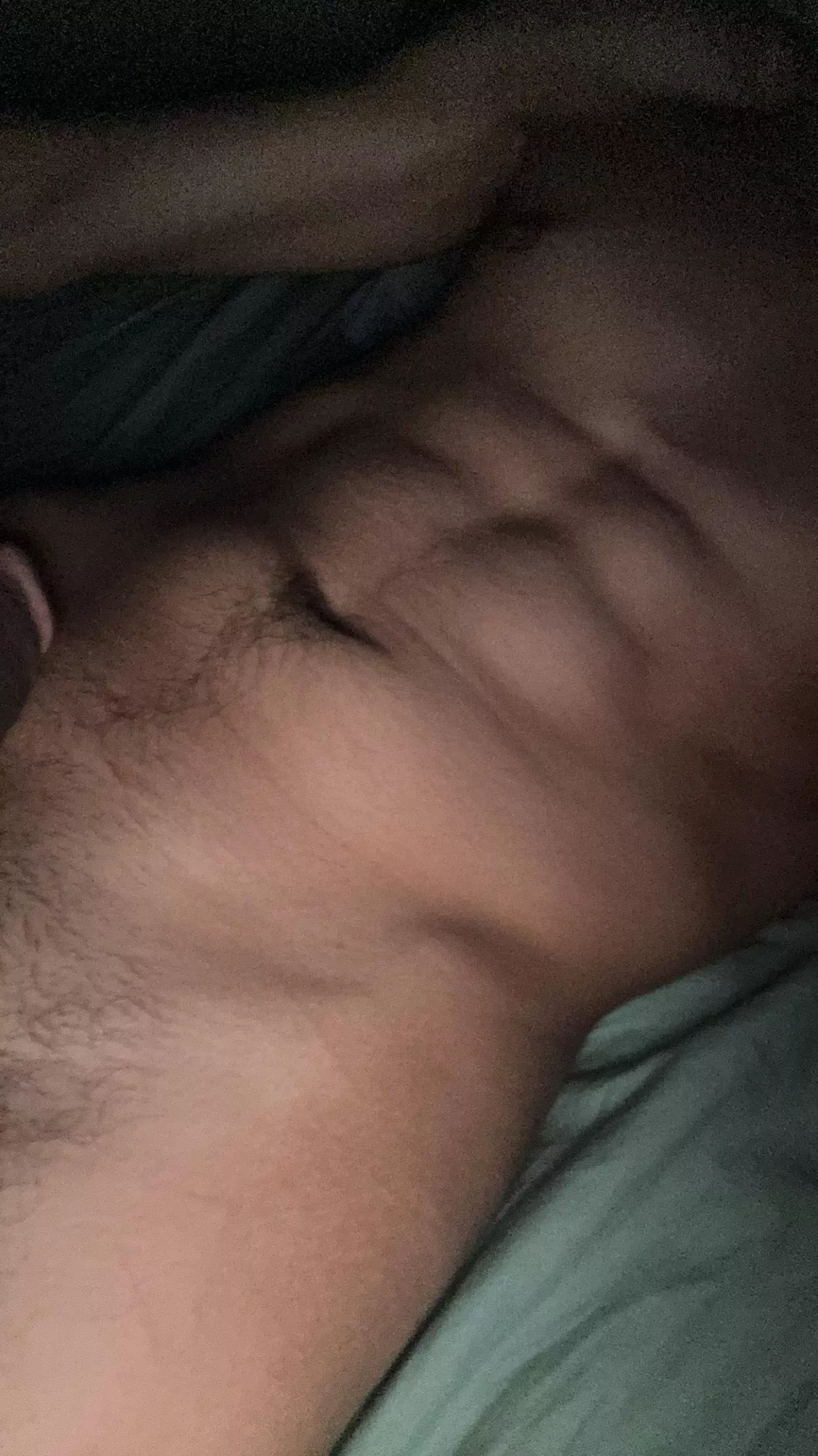 Anyone who sends me a feetpic will get a reward😘