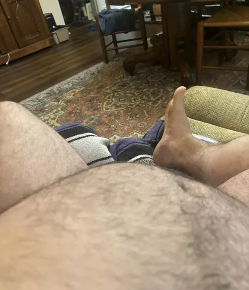 Belly and big feet 