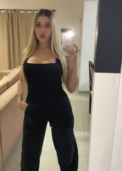 blonde rocking black