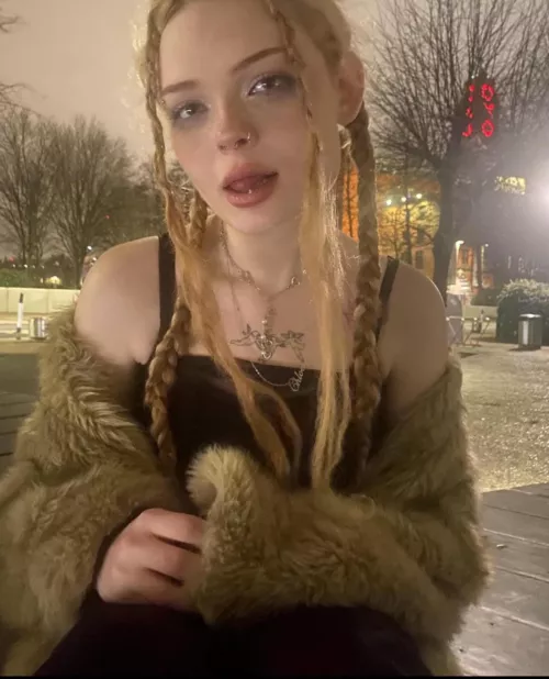 Come serve me like the worthless little mutt you are. 21yo British queen 🇬🇧❤️