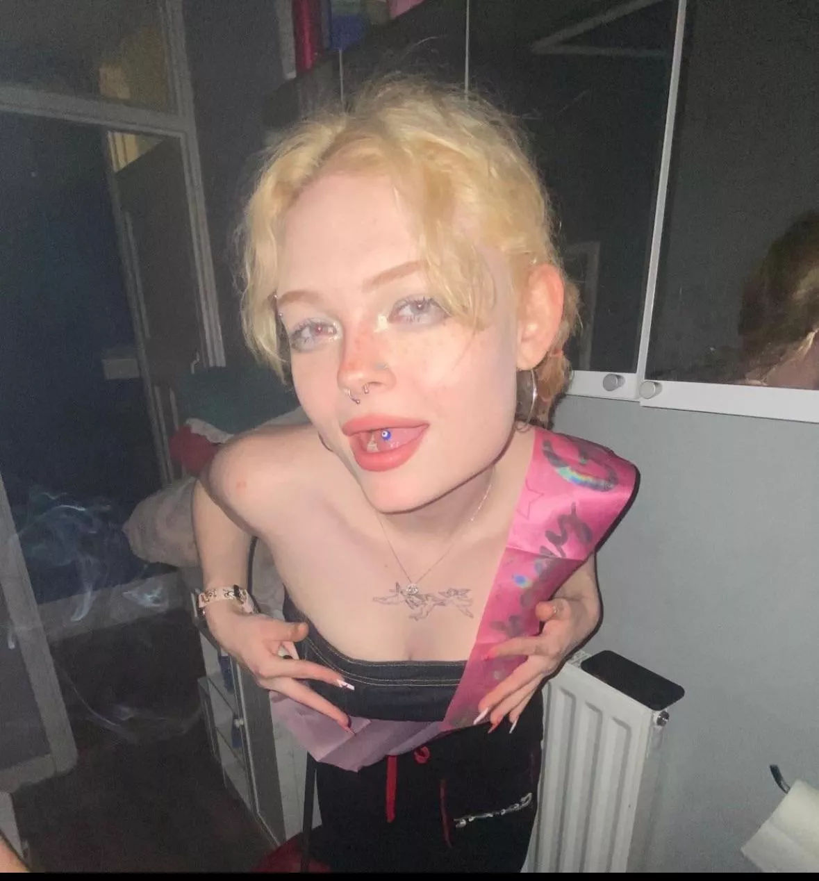 Come serve me like the worthless little mutt you are. 21yo British queen 🇬🇧❤️