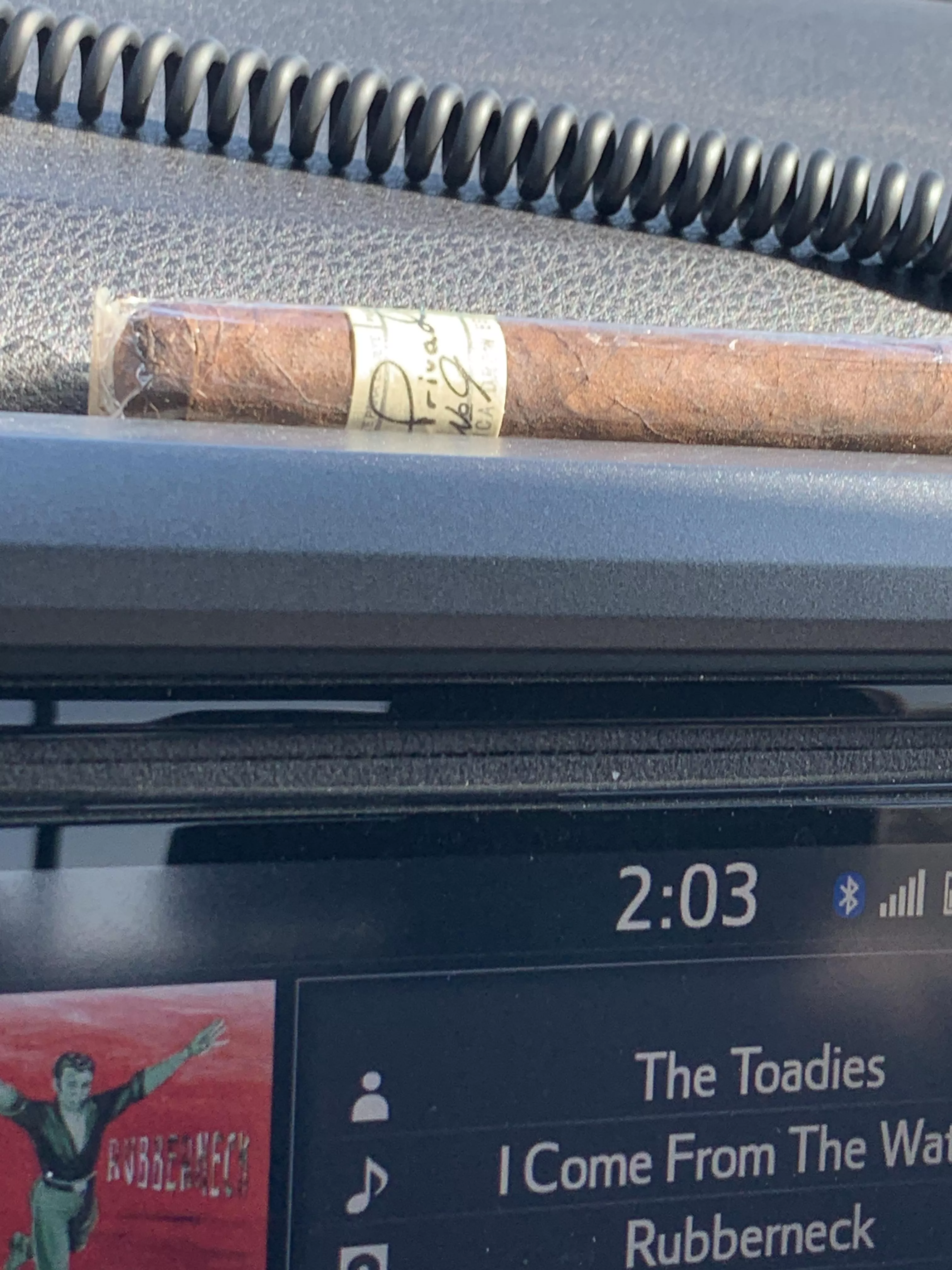 Dashboard cigar mount 