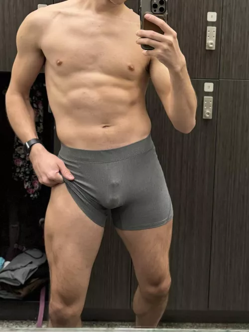 Day 25: Flex-day Friday! How’s the print? You think the guys in the locker room noticed?