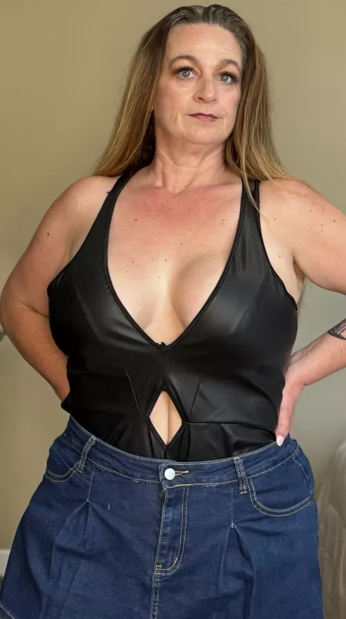 Describe my milf body in one word [f]
