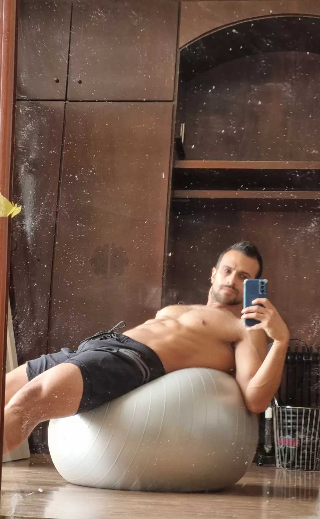 Dirty mirrors are also welcomed?