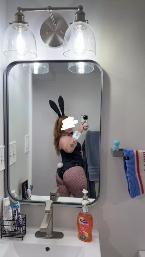 Do we like my Halloween costume this year? I’m just missing my Hugh Hefner 