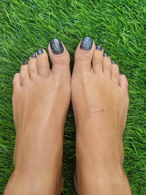 Do you like my feet I need somebody to worship them 🍆 oc