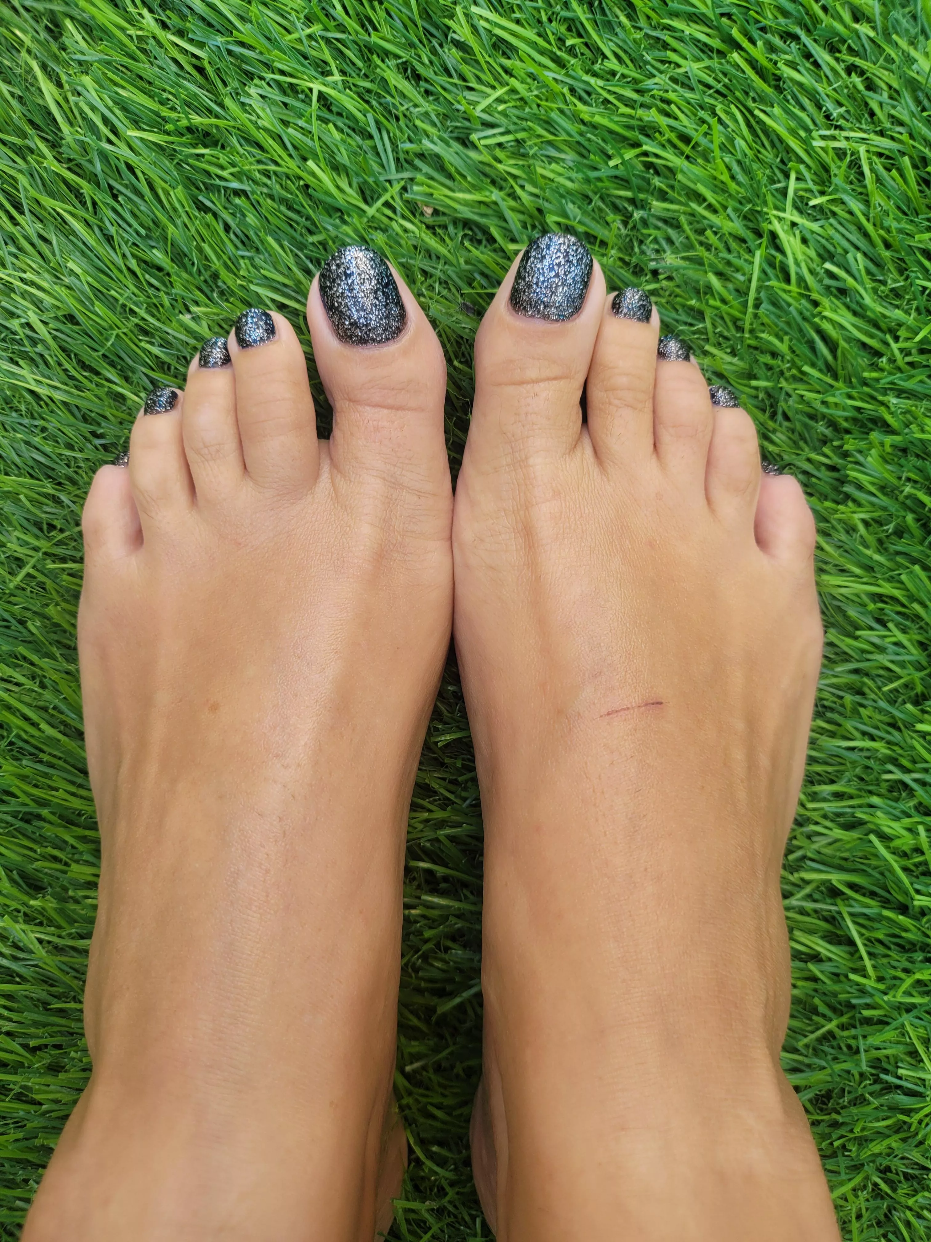 Do you like my feet I need somebody to worship them 🍆 oc