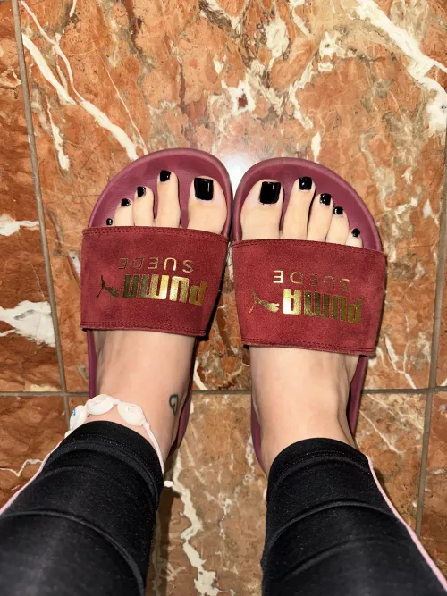 Do you prefer black or white toenails ?