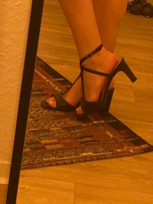 Do you think my feet are pretty ;)